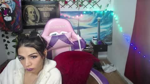 lindsey_2023 online show from 12.04.24