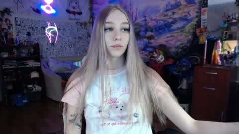 Snapshot of linlin_cuteeee chatting on 12.14.24 Lin online show from 12.14.24