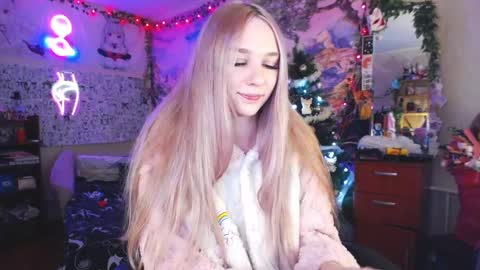 Snapshot of linlin_cuteeee chatting on 01.07.25 Lin online show from 01.07.25