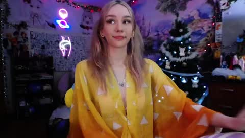 Snapshot of linlin_cuteeee chatting on 01.12.25 Lin online show from 01.12.25