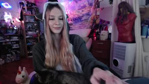 Snapshot of linlin_cuteeee chatting on 09.29.25 Lin online show from 09.29.25