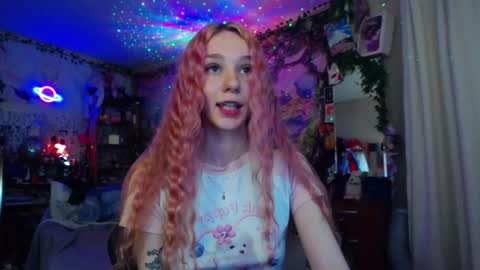 Snapshot of linlin_cuteeee chatting on 12.01.25 Lin online show from 12.01.25