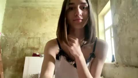 Snapshot of linseydepolito chatting on 05.26.26 Kris online show from 05.26.26