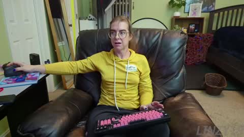 Linzy19 online show from 12.30.24