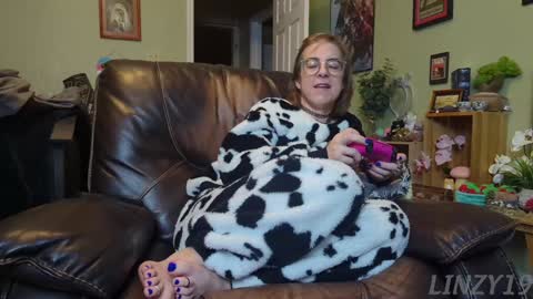 Linzy19 online show from 01.22.25