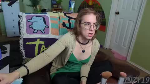 Linzy19 online show from 02.20.25