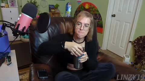 Linzy19 online show from 02.24.25