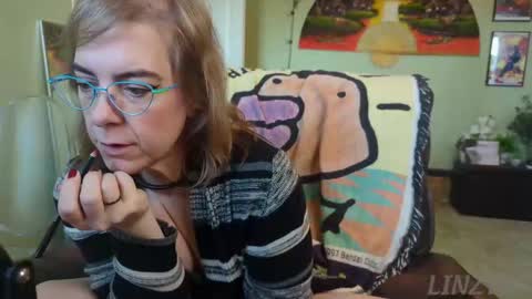 Linzy19 online show from 09.26.25