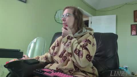 Linzy19 online show from 11.09.25