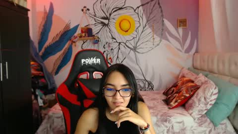 Snapshot of linzybaner chatting on 01.08.25 LinzyBaner online show from 01.08.25