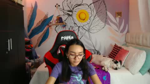 Snapshot of linzybaner chatting on 02.08.25 LinzyBaner online show from 02.08.25