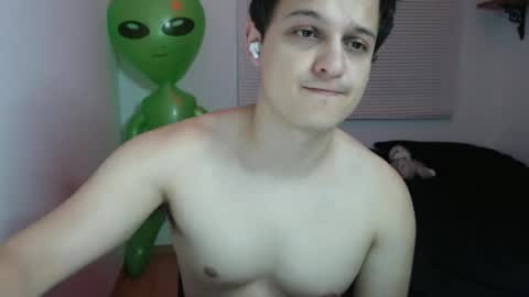 Snapshot of lioncluess chatting on 04.06.26 Lion Cluess online show from 04.06.26