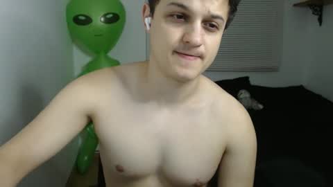 Snapshot of lioncluess chatting on 05.19.26 Lion Cluess online show from 05.19.26