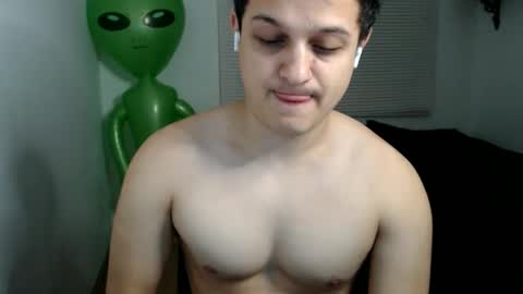 Snapshot of lioncluess chatting on 05.21.26 Lion Cluess online show from 05.21.26