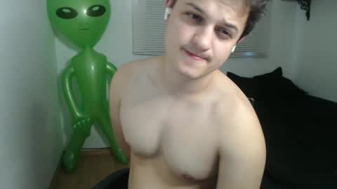 Snapshot of lioncluess chatting on 05.27.26 Lion Cluess online show from 05.27.26