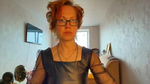 Snapshot of lioraweiss chatting on 05.19.26 Liora Weiss online show from 05.19.26