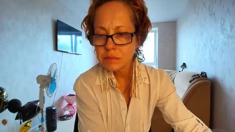 Snapshot of lioraweiss chatting on 05.27.26 Liora Weiss online show from 05.27.26