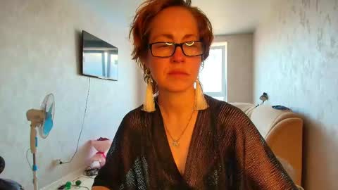 Snapshot of lioraweiss chatting on 05.29.26 Liora Weiss online show from 05.29.26