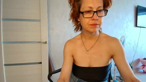 Snapshot of lioraweiss chatting on 06.02.26 Liora Weiss online show from 06.02.26