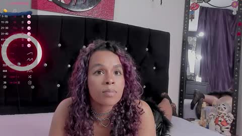 lips_sarasofia online show from 10.18.25