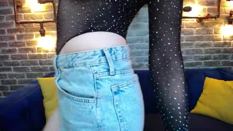 Lisa Caprice online show from 10.11.25