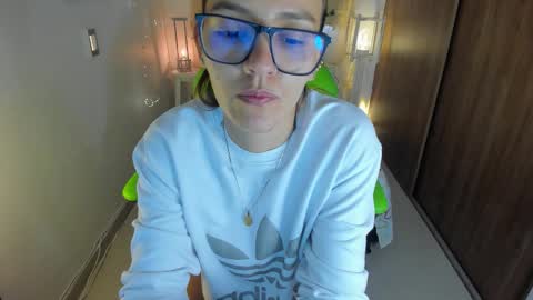 Lisa  online show from 10.13.25