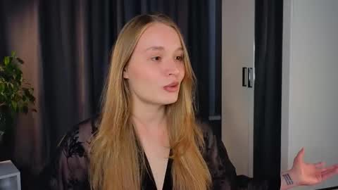 Snapshot of lisa_schiele chatting on 09.17.25 Elisabeth or Lisa online show from 09.17.25