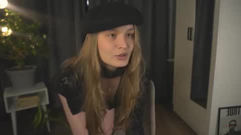 Snapshot of lisa_schiele chatting on 09.29.25 Elisabeth or Lisa online show from 09.29.25