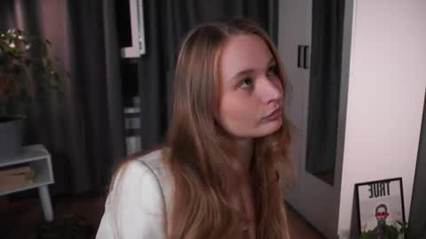 Snapshot of lisa_schiele chatting on 10.15.25 Elisabeth or Lisa online show from 10.15.25