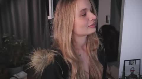 Snapshot of lisa_schiele chatting on 10.27.25 Elisabeth or Lisa online show from 10.27.25