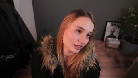 Snapshot of lisa_schiele chatting on 11.22.25 Elisabeth or Lisa online show from 11.22.25