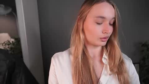 Snapshot of lisa_schiele chatting on 11.23.25 Elisabeth or Lisa online show from 11.23.25