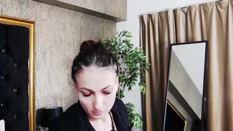 Snapshot of lisacroft chatting on 02.27.25 lisacroft online show from 02.27.25