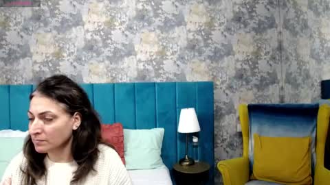 Snapshot of lisacroft chatting on 11.23.25 lisacroft online show from 11.23.25