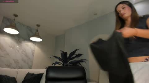 Lisa  Flowers online show from 03.23.26