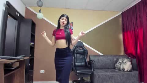 Lisa Gray Independent Model online show from 12.18.25