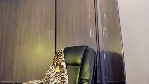 Snapshot of lisainthesky chatting on 02.19.25 lisainthesky online show from 02.19.25