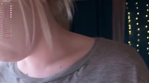 -Lisa- Help me to reach 100 thumbs up3 online show from 03.17.26