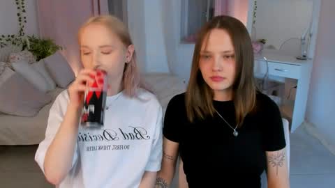 Snapshot of lisaluve chatting on 04.03.26 Lisa blonde Alisa brunette online show from 04.03.26