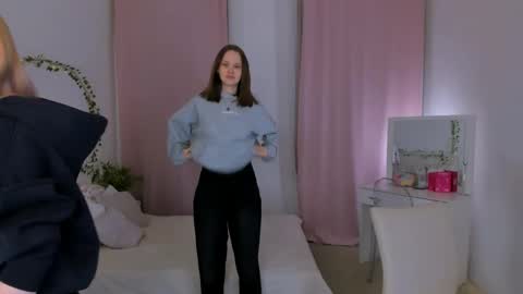 Snapshot of lisaluve chatting on 04.12.26 Lisa blonde Alisa brunette online show from 04.12.26