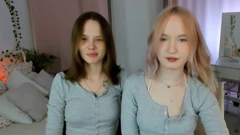 Snapshot of lisaluve chatting on 04.25.26 Lisa blonde Alisa brunette online show from 04.25.26