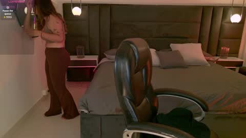 Snapshot of lisamonroex chatting on 04.05.26 L I S A online show from 04.05.26