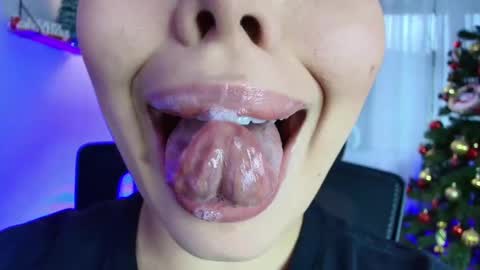 Lisbet online show from 12.30.24