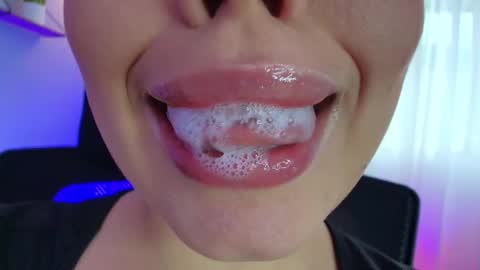 Lisbet online show from 01.20.25