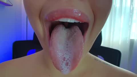 Lisbet online show from 02.05.25