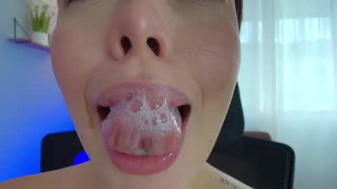 Lisbet online show from 03.11.25