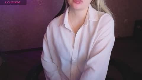 Snapshot of lisenok26 chatting on 04.17.26 Anna online show from 04.17.26