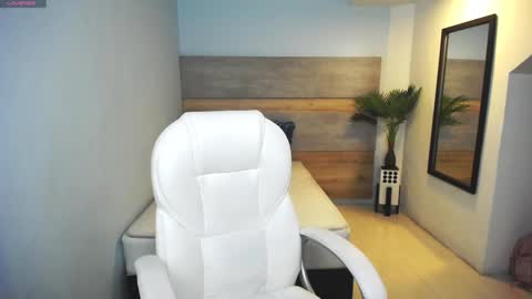 Liseth Fox online show from 02.21.25