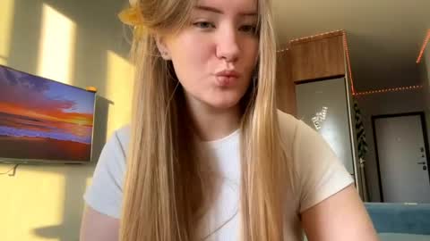 Snapshot of lisi_kiss_ chatting on 05.23.26 Aurora online show from 05.23.26