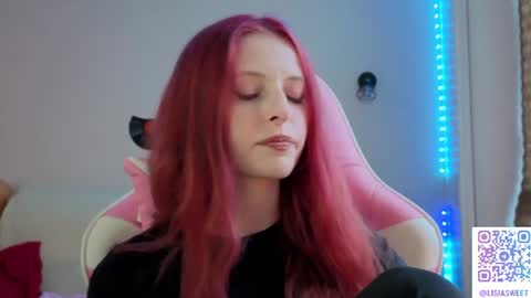 Snapshot of lisiasweet chatting on 06.26.26 Lika online show from 06.26.26